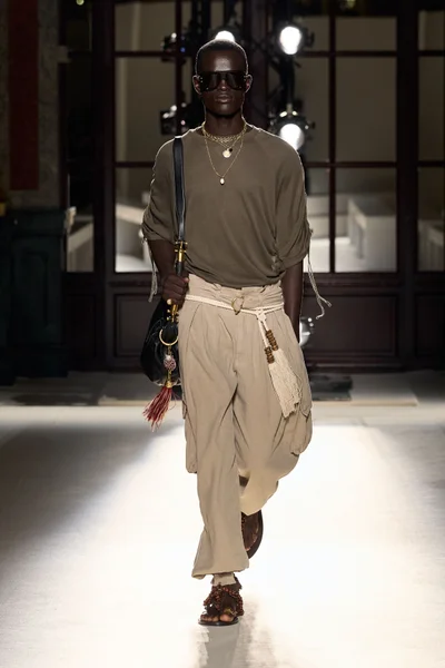 Look 10